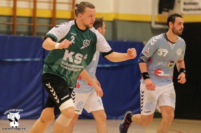 Handballer Jonas Mumme  vom TV Aldekerk bejubelt ein Tor für seine Mannschaft